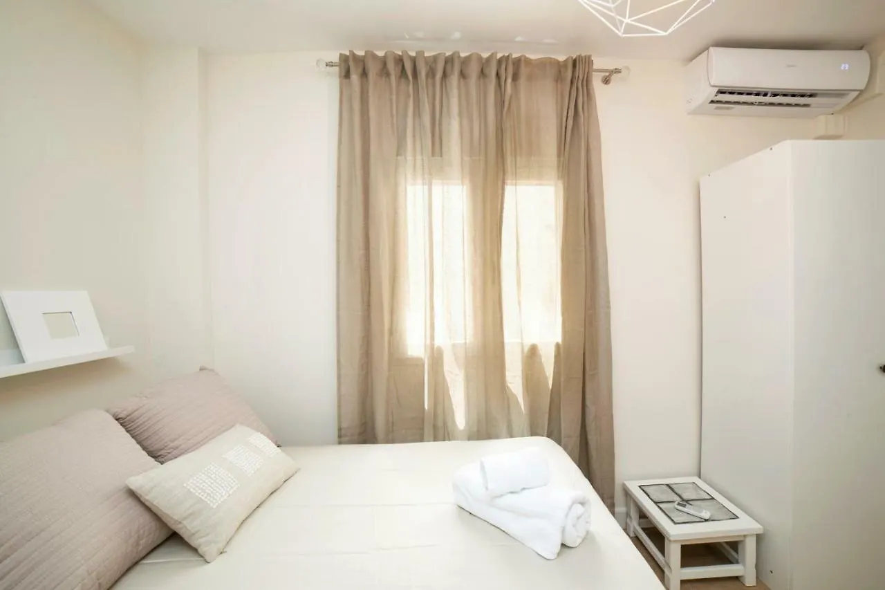 Alohamundi Pureza Apartment Seville